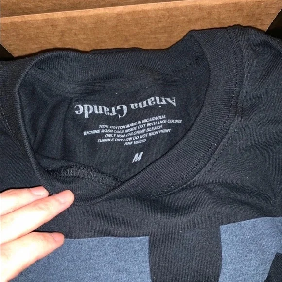 Rare Ariana Grande Dangerous Woman Diary Long Sleeve tshirt size M unisex